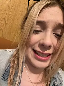 Snapshot of CherryAuroraa chatting on January 2025 01:06:02 AM CherryAuroraa online show from January 2025 01:06:02 AM