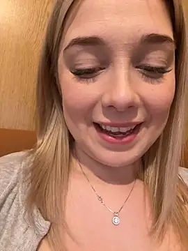 Snapshot of CherryAuroraa chatting on January 2025 01:24:01 PM CherryAuroraa online show from January 2025 01:24:01 PM