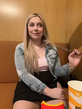 Snapshot of CherryAuroraa chatting on February 2025 09:22:01 PM CherryAuroraa online show from February 2025 09:22:01 PM