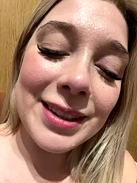 CherryAuroraa online show from November 2025 11:29:01 PM