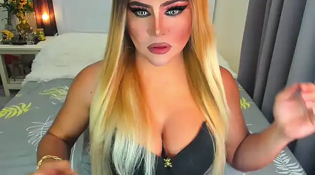 Snapshot of MissNaughtyTyra chatting on March 2025 04:08:02 AM MissNaughtyTyra online show from March 2025 04:08:02 AM