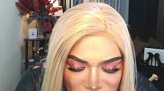 Snapshot of Bitch_Fowler69 chatting on February 2025 10:20:02 PM Bitch Fowler69 online show from February 2025 10:20:02 PM