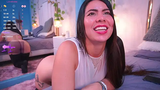 lara giraldo online show from January 2025 07:00:02 AM