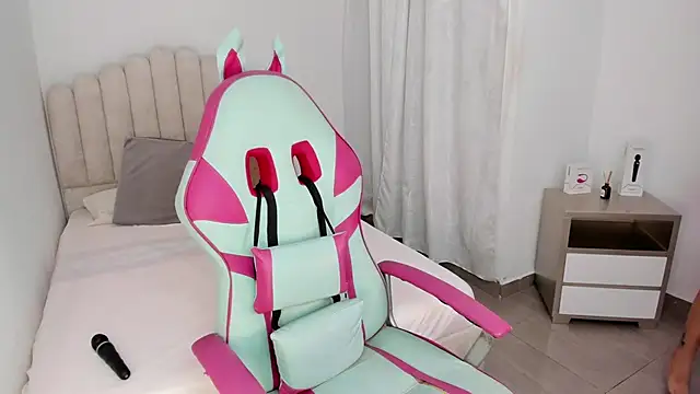 sofia henaok online show from February 2025 11:03:02 PM