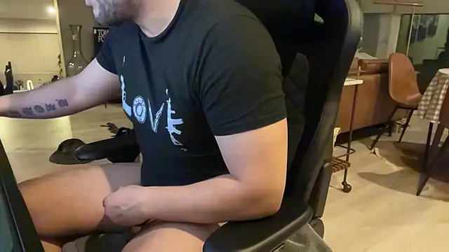 HungandThickLatin online show from February 2025 12:33:01 PM