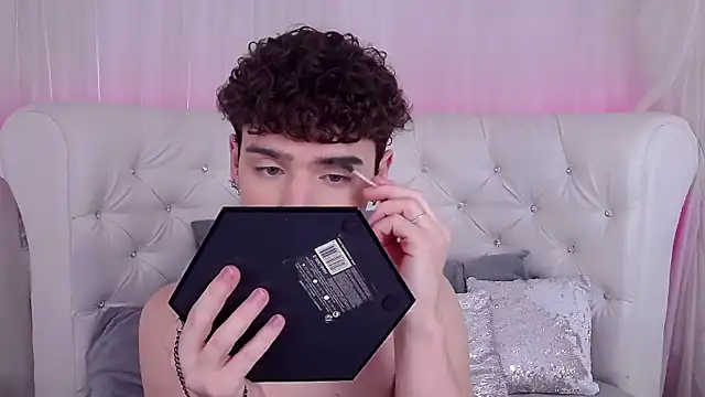 RobbyCharming online show from November 2025 03:37:02 AM