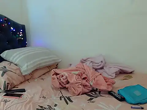 Snapshot of gooddes303salome chatting on October 2025 01:02:02 AM gooddes303salome online show from October 2025 01:02:02 AM