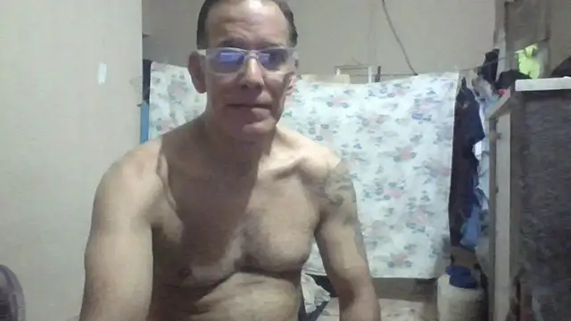 Snapshot of CaptainFox chatting on June 2026 12:15:02 AM CaptainFox online show from June 2026 12:15:02 AM