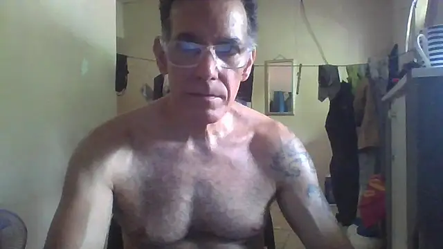 Snapshot of CaptainFox chatting on June 2026 03:57:01 PM CaptainFox online show from June 2026 03:57:01 PM
