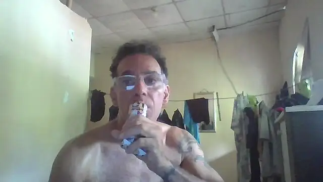 Snapshot of CaptainFox chatting on July 2026 04:24:01 PM CaptainFox online show from July 2026 04:24:01 PM