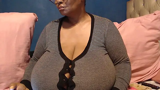 CUTEFIRMMELONSS online show from October 2025 03:20:01 AM