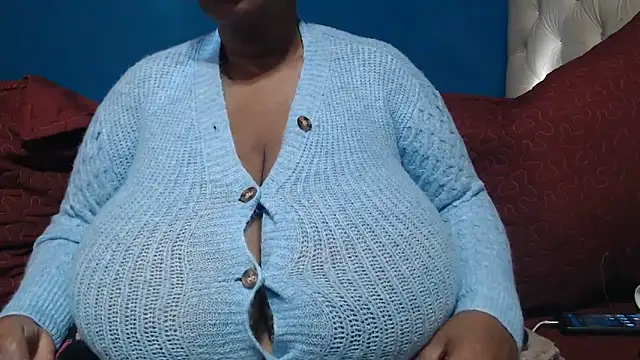 Snapshot of CUTEFIRMMELONSS chatting on May 2026 07:03:01 AM CUTEFIRMMELONSS online show from May 2026 07:03:01 AM