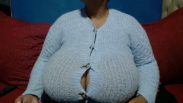 Snapshot of CUTEFIRMMELONSS chatting on May 2026 08:17:01 PM CUTEFIRMMELONSS online show from May 2026 08:17:01 PM