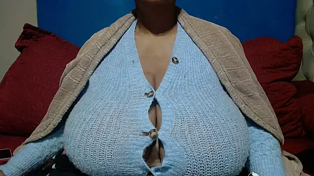 Snapshot of CUTEFIRMMELONSS chatting on May 2026 03:58:02 AM CUTEFIRMMELONSS online show from May 2026 03:58:02 AM