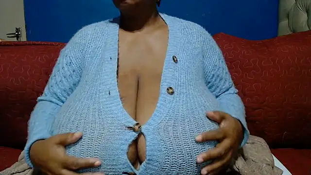 Snapshot of CUTEFIRMMELONSS chatting on June 2026 03:53:01 AM CUTEFIRMMELONSS online show from June 2026 03:53:01 AM