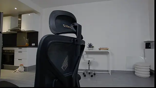 Snapshot of Bella_Twine chatting on February 2026 09:24:02 PM Bella Twine online show from February 2026 09:24:02 PM