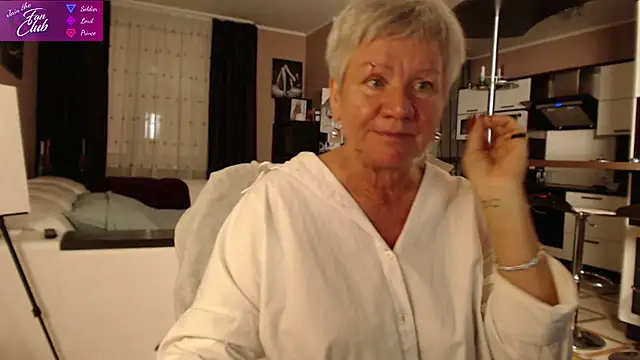 Snapshot of roxana_brooks chatting on December 2024 04:31:01 PM roxana brooks online show from December 2024 04:31:01 PM