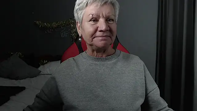 Snapshot of roxana_brooks chatting on December 2024 01:11:02 PM roxana brooks online show from December 2024 01:11:02 PM