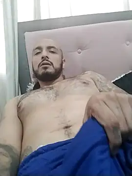 Snapshot of KenllyH chatting on December 2024 10:32:01 PM KenllyH online show from December 2024 10:32:01 PM