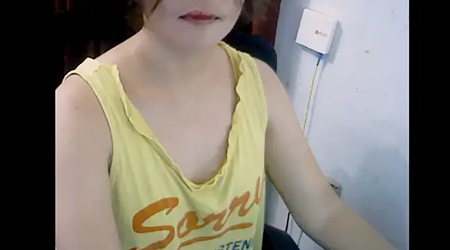 Snapshot of makemefallin chatting on December 2024 02:50:02 PM makemefallin online show from December 2024 02:50:02 PM