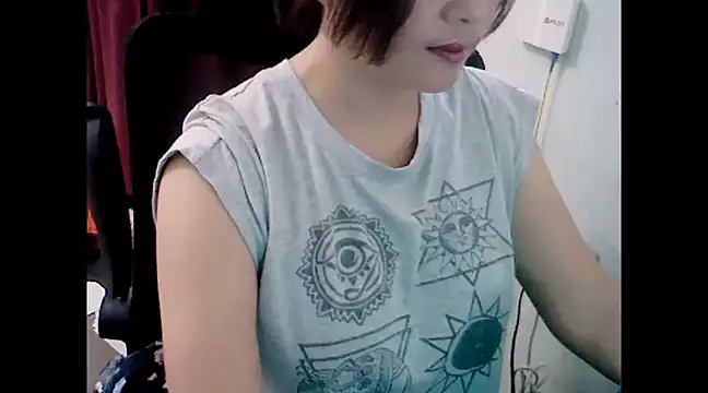 Snapshot of makemefallin chatting on December 2024 11:38:02 PM makemefallin online show from December 2024 11:38:02 PM