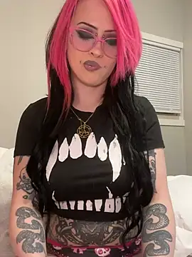 Snapshot of MissRomero chatting on January 2025 02:14:01 AM MissRomero online show from January 2025 02:14:01 AM