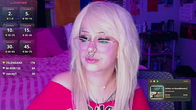 Snapshot of MissRomero chatting on December 2025 01:22:02 AM MissRomero online show from December 2025 01:22:02 AM