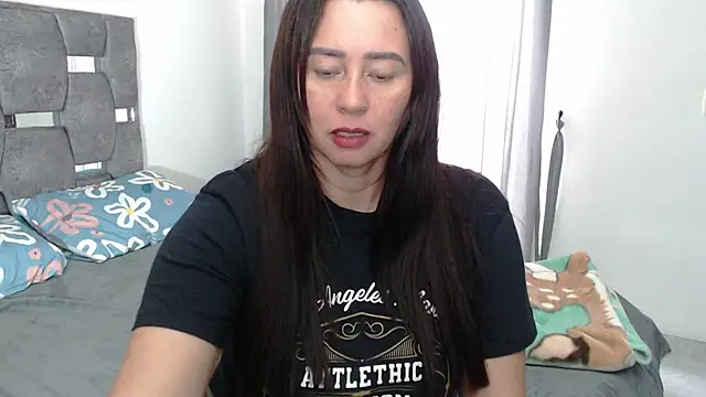 Snapshot of sara_hott_1 chatting on May 2026 07:43:01 PM sara hott 1 online show from May 2026 07:43:01 PM