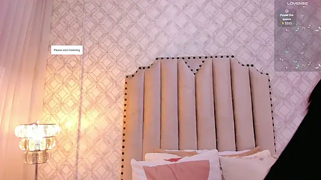 Pia Johnson  online show from November 2025 11:24:02 AM