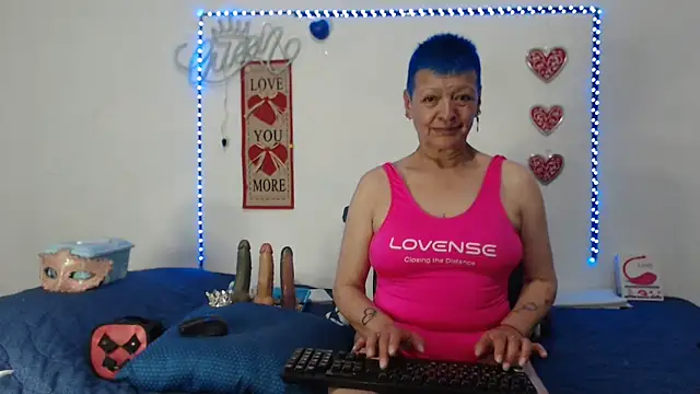 Snapshot of loquitaqueen011 chatting on February 2025 12:17:01 AM loquitaqueen011 online show from February 2025 12:17:01 AM