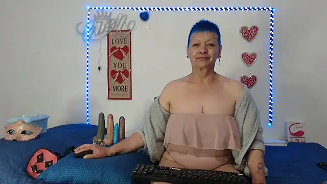 Snapshot of loquitaqueen011 chatting on February 2025 08:02:02 PM loquitaqueen011 online show from February 2025 08:02:02 PM