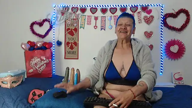 Snapshot of loquitaqueen011 chatting on February 2025 08:42:01 PM loquitaqueen011 online show from February 2025 08:42:01 PM