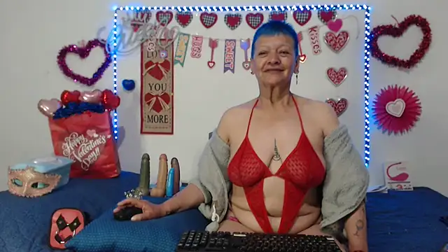 Snapshot of loquitaqueen011 chatting on February 2025 02:31:01 AM loquitaqueen011 online show from February 2025 02:31:01 AM