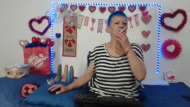 Snapshot of loquitaqueen011 chatting on February 2025 10:21:01 PM loquitaqueen011 online show from February 2025 10:21:01 PM