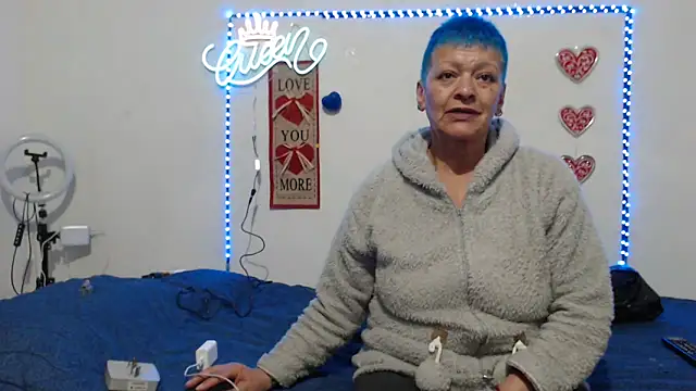 Snapshot of loquitaqueen011 chatting on March 2025 12:42:01 AM loquitaqueen011 online show from March 2025 12:42:01 AM