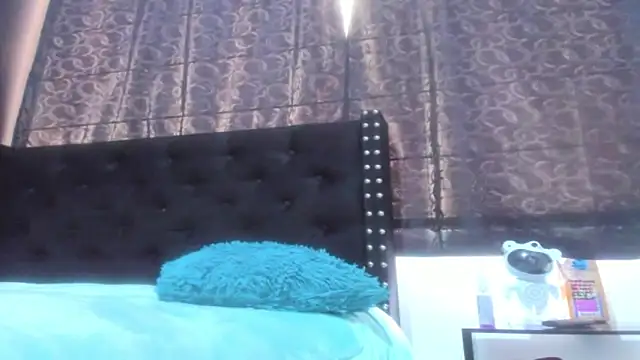 amareto queen online show from February 2026 06:36:01 PM