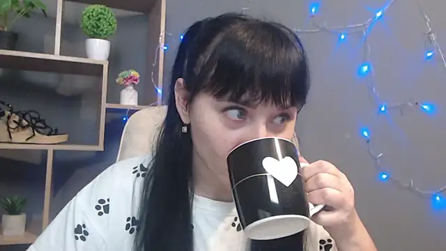 Snapshot of NinaFlawlees chatting on November 2025 12:59:03 PM NinaFlawlees online show from November 2025 12:59:03 PM