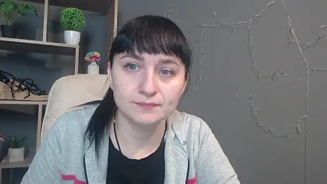 Snapshot of NinaFlawlees chatting on December 2025 12:54:01 PM NinaFlawlees online show from December 2025 12:54:01 PM