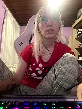 bunnydark00 online show from November 2025 01:27:01 AM