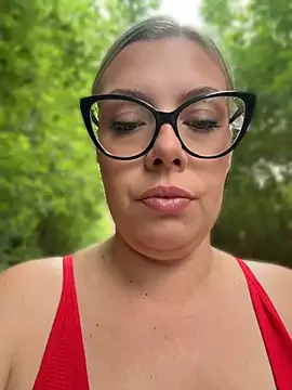 EvaWelly online show from June 2026 03:40:01 PM