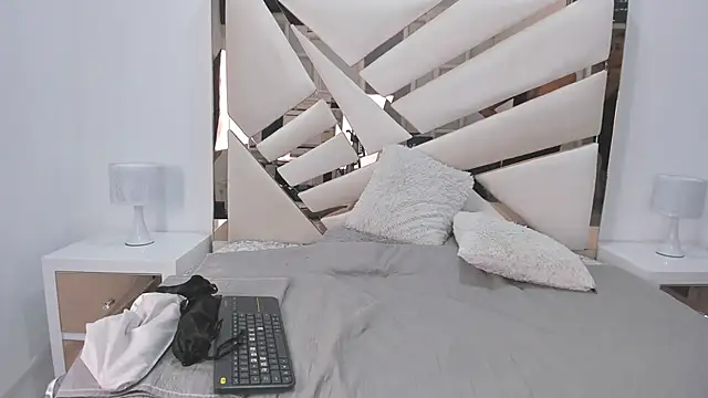 Naughty  Mom online show from February 2025 07:44:02 PM