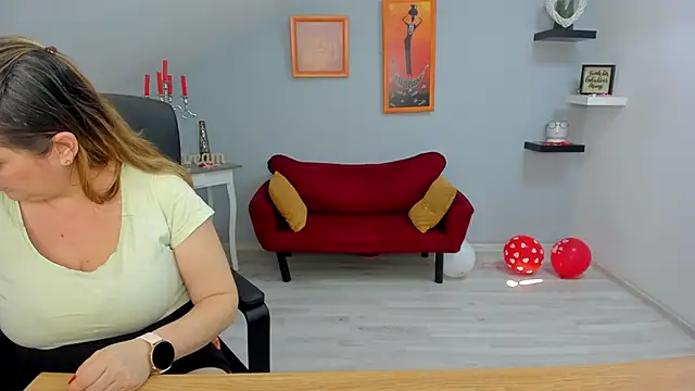 LollaGirl online show from February 2025 10:47:02 AM