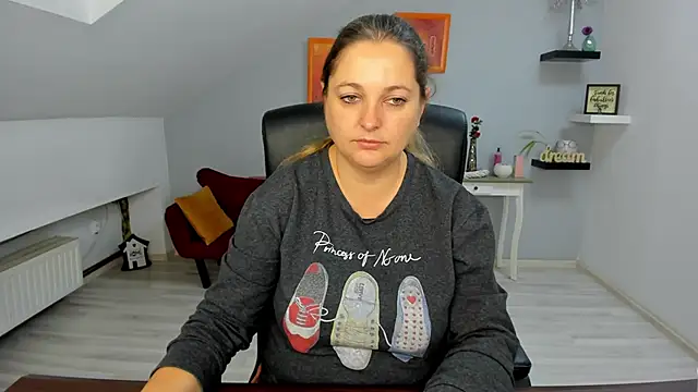 LollaGirl online show from November 2025 04:24:02 AM