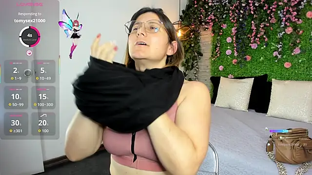 SarahDeyvis online show from November 2025 06:01:02 PM