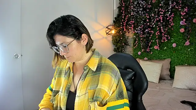 SarahDeyvis online show from December 2025 02:33:01 PM