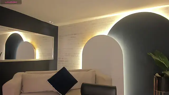 EveBensonX online show from April 2026 06:39:01 PM