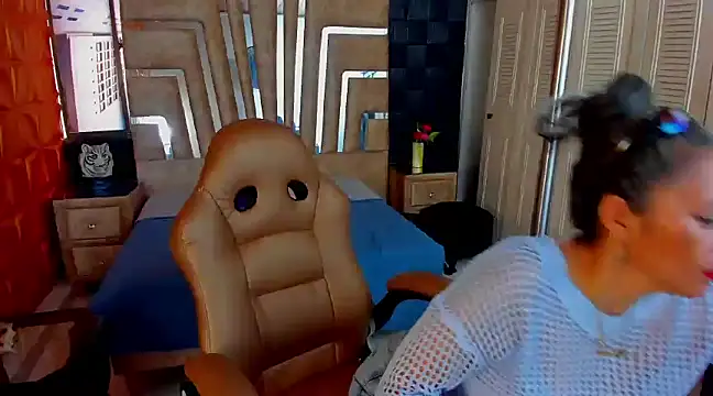 cute sassy online show from February 2025 08:58:01 PM