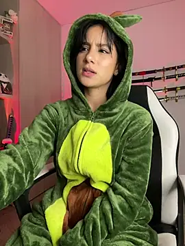 Snapshot of Ale_Lewis chatting on December 2024 11:23:02 PM Ale Lewis online show from December 2024 11:23:02 PM