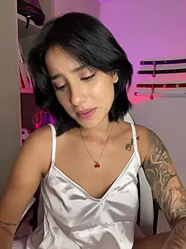 Snapshot of Ale_Lewis chatting on December 2024 02:25:02 AM Ale Lewis online show from December 2024 02:25:02 AM