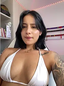 Snapshot of Ale_Lewis chatting on February 2025 05:18:02 PM Ale Lewis online show from February 2025 05:18:02 PM